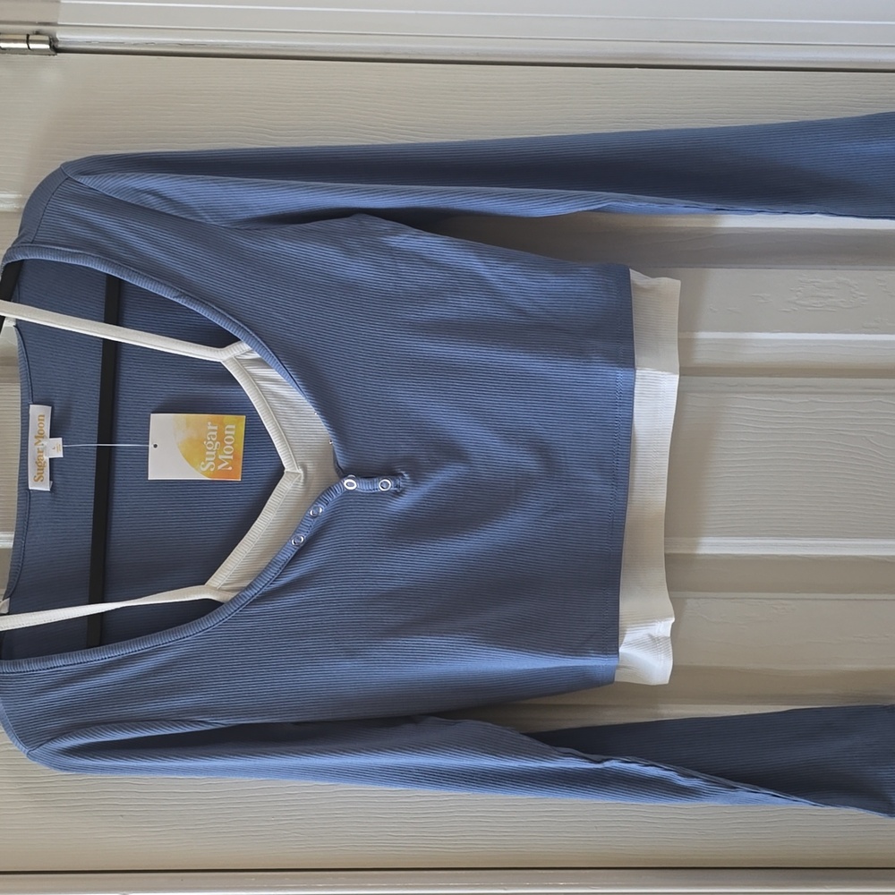 SUGAR MOON BRAND WOMENS JUNIOR SIZE LONG SLEEVES BLUE RIBBED TOP & WHITE LARGE